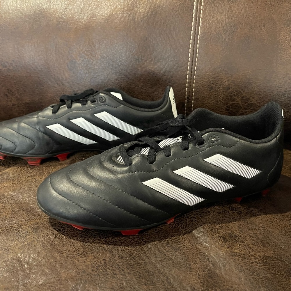 Adidas Goletto VIII soccer cleans Men Sz 9 Black